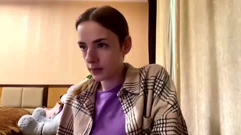 Snapshot of suzannetigerino chatting on June 18, 7:08 am Emila online show from June 18, 7:08 am
