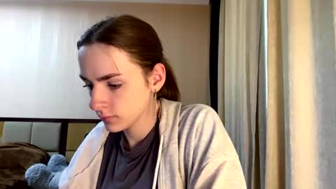Snapshot of suzannetigerino chatting on June 28, 7:47 am Emila online show from June 28, 7:47 am