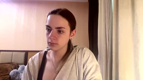 Snapshot of suzannetigerino chatting on June 29, 7:25 am Emila online show from June 29, 7:25 am