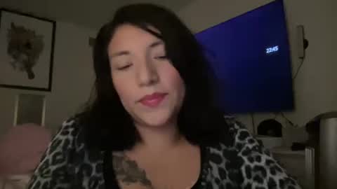 Snapshot of suzyishellawet chatting on October 23, 4:45 am Suzy online show from October 23, 4:45 am