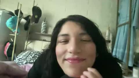 Snapshot of suzyishellawet chatting on November 15, 7:54 pm Suzy online show from November 15, 7:54 pm