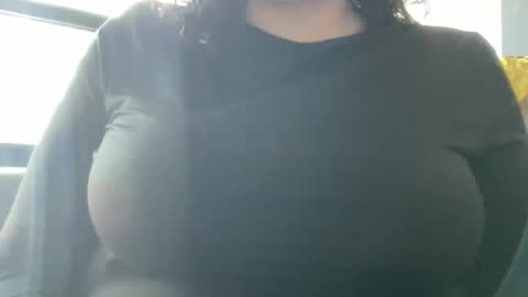 Snapshot of suzyishellawet chatting on November 24, 8:30 pm Suzy online show from November 24, 8:30 pm