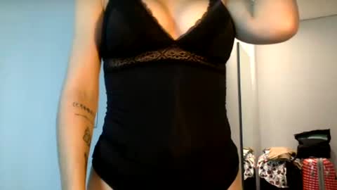 Snapshot of suzysummerrrrrrrrr chatting on February 3, 1:19 pm The real sugar baby Suzy Summer online show from February 3, 1:19 pm