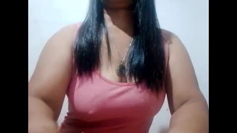 Snapshot of suzzie_hot chatting on January 1, 10:35 pm suzzie_hot online show from January 1, 10:35 pm