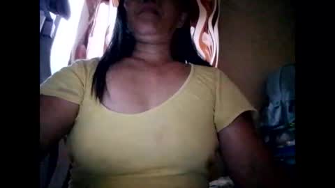 Snapshot of suzzie_hot chatting on January 4, 12:48 am suzzie_hot online show from January 4, 12:48 am