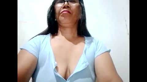 Snapshot of suzzie_hot chatting on January 7, 8:21 pm suzzie_hot online show from January 7, 8:21 pm