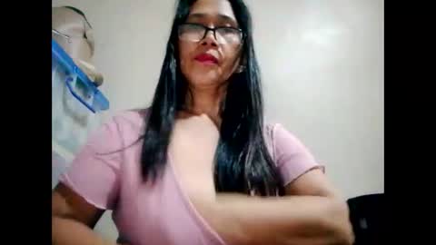 Snapshot of suzzie_hot chatting on January 11, 10:40 am suzzie_hot online show from January 11, 10:40 am