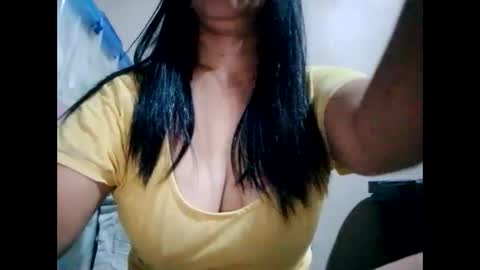Snapshot of suzzie_hot chatting on January 17, 10:22 am suzzie_hot online show from January 17, 10:22 am