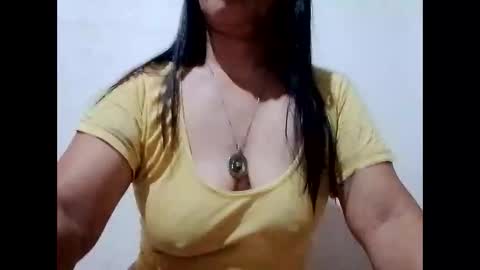 Snapshot of suzzie_hot chatting on February 3, 8:46 pm suzzie_hot online show from February 3, 8:46 pm