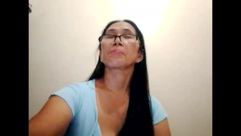 Snapshot of suzzie_hot chatting on February 9, 3:01 pm suzzie_hot online show from February 9, 3:01 pm