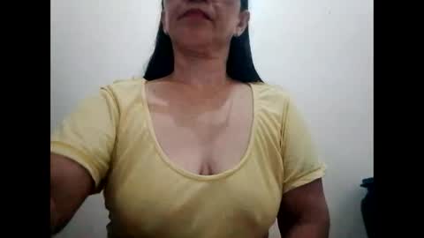 Snapshot of suzzie_hot chatting on February 10, 8:42 pm suzzie_hot online show from February 10, 8:42 pm
