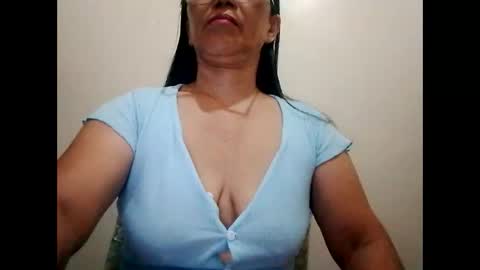 Snapshot of suzzie_hot chatting on February 22, 6:52 pm suzzie_hot online show from February 22, 6:52 pm