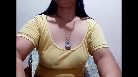 Snapshot of suzzie_hot chatting on March 8, 9:40 pm suzzie_hot online show from March 8, 9:40 pm