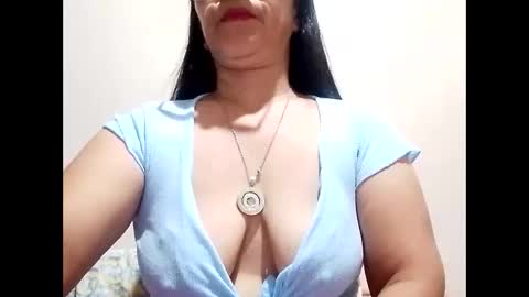 Snapshot of suzzie_hot chatting on March 10, 8:34 pm suzzie_hot online show from March 10, 8:34 pm