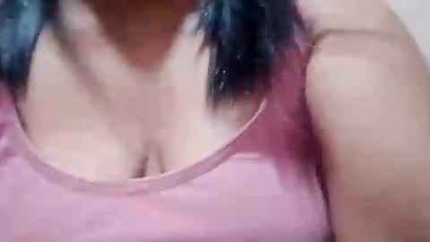 Snapshot of suzzie_hot chatting on October 13, 11:54 am suzzie_hot online show from October 13, 11:54 am