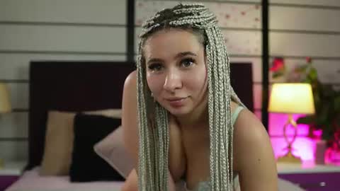 Snapshot of suzzy_sweet18 chatting on August 3, 5:38 pm Suzzy online show from August 3, 5:38 pm