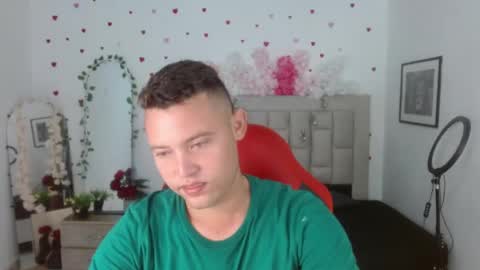 Snapshot of sven_fox723 chatting on May 4, 12:34 pm Sven online show from May 4, 12:34 pm