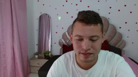 Snapshot of sven_fox723 chatting on May 15, 1:07 pm Sven online show from May 15, 1:07 pm