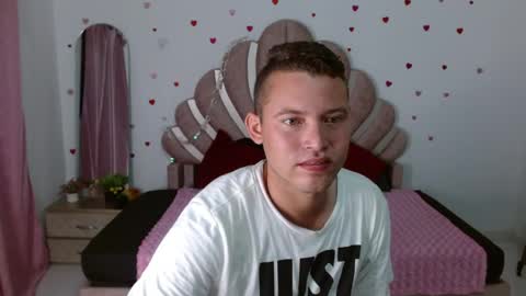 Snapshot of sven_fox723 chatting on May 16, 1:10 pm Sven online show from May 16, 1:10 pm
