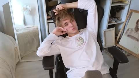 Snapshot of sw33theart_b0y chatting on October 8, 8:23 am Nate 3 online show from October 8, 8:23 am