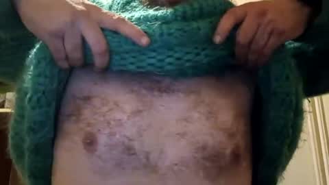 Snapshot of sweaterboy666 chatting on December 4, 6:33 am sweaterboy666 online show from December 4, 6:33 am