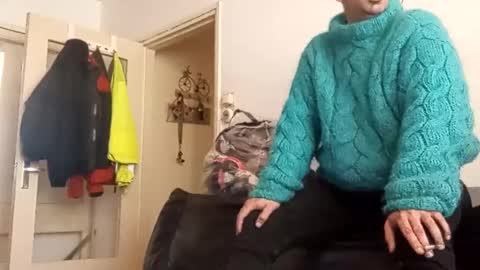 Snapshot of sweaterboy666 chatting on October 1, 10:54 am sweaterboy666 online show from October 1, 10:54 am