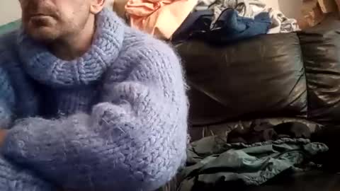 Snapshot of sweaterboy666 chatting on November 20, 10:26 am sweaterboy666 online show from November 20, 10:26 am