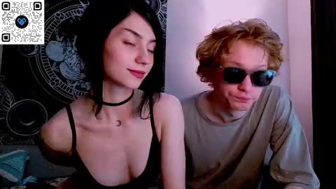 Snapshot of sweathome chatting on November 18, 4:22 pm sweaties3 online show from November 18, 4:22 pm