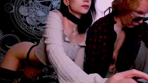 Snapshot of sweathome chatting on December 5, 1:42 pm sweaties3 online show from December 5, 1:42 pm