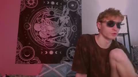 Snapshot of sweathome chatting on February 8, 4:43 pm sweaties3 online show from February 8, 4:43 pm