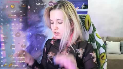 Snapshot of sweeet_bee chatting on December 8, 3:53 am Melisa online show from December 8, 3:53 am
