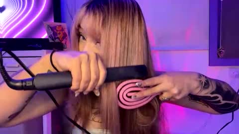 Snapshot of sweeetbabyy22 chatting on May 23, 8:18 am Valeria online show from May 23, 8:18 am