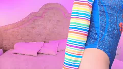 Snapshot of sweet_1angel chatting on June 24, 4:44 am Sweet 1Angel online show from June 24, 4:44 am