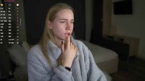 Snapshot of sweet__michelle chatting on November 24, 9:03 pm Michelle online show from November 24, 9:03 pm