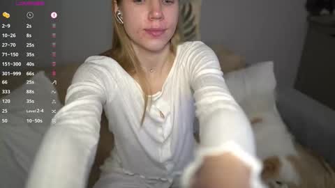 Snapshot of sweet__michelle chatting on December 13, 10:04 pm Michelle online show from December 13, 10:04 pm