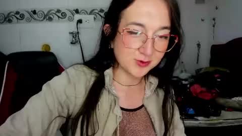 sweet__suck69bitch online show from June 29, 4:52 am