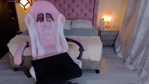 Snapshot of sweet__thang chatting on October 3, 6:43 am sweet__thang online show from October 3, 6:43 am