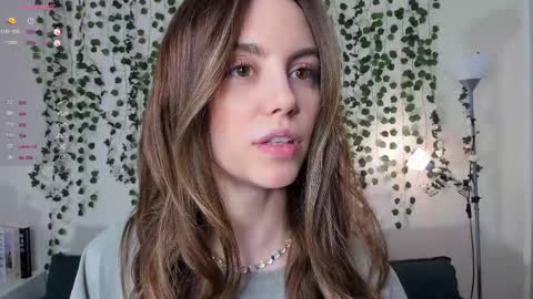 Snapshot of sweet_and_flirt chatting on October 31, 7:20 am Alice online show from October 31, 7:20 am