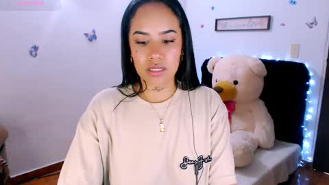 Snapshot of sweet_angel2001 chatting on December 18, 1:50 pm Stephanie online show from December 18, 1:50 pm