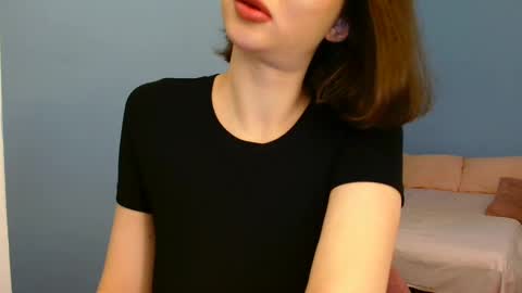 Snapshot of sweet_baby_miranda_ chatting on December 17, 12:45 am Miranda online show from December 17, 12:45 am