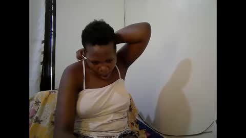 Snapshot of sweet_bella12 chatting on November 18, 10:09 am sweet_bella12 online show from November 18, 10:09 am