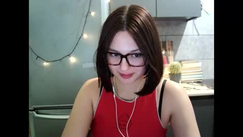 Snapshot of sweet_bella1318 chatting on December 14, 11:04 am Bella dont forget thumbs up online show from December 14, 11:04 am