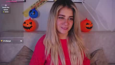 Snapshot of sweet_bella_valery_ chatting on October 29, 10:11 pm Bella Valery online show from October 29, 10:11 pm