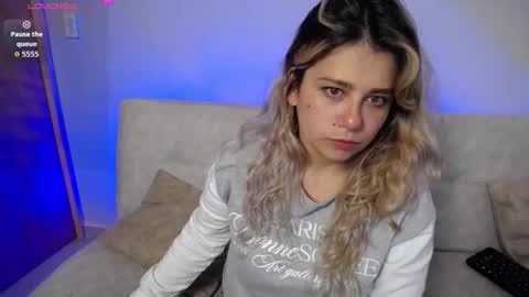 Snapshot of sweet_bella_valery_ chatting on November 16, 7:03 am Bella Valery online show from November 16, 7:03 am