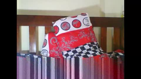 Snapshot of sweet_blackberry93 chatting on October 22, 11:54 am bella online show from October 22, 11:54 am