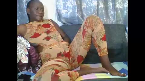 Snapshot of sweet_blackberry93 chatting on December 1, 6:29 am bella online show from December 1, 6:29 am