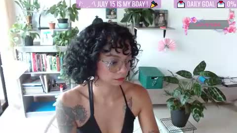 Snapshot of sweet_bluee chatting on June 28, 10:05 pm Tutti online show from June 28, 10:05 pm
