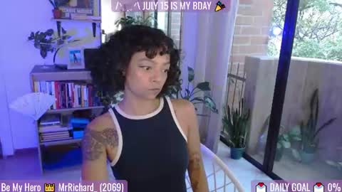 Snapshot of sweet_bluee chatting on July 12, 10:56 pm Tutti online show from July 12, 10:56 pm
