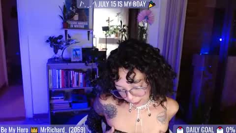 Snapshot of sweet_bluee chatting on July 13, 11:51 pm Tutti online show from July 13, 11:51 pm