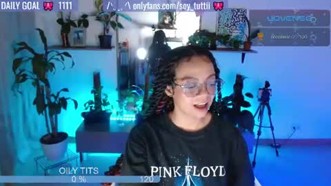 Snapshot of sweet_bluee chatting on July 30, 11:59 pm Tutti online show from July 30, 11:59 pm